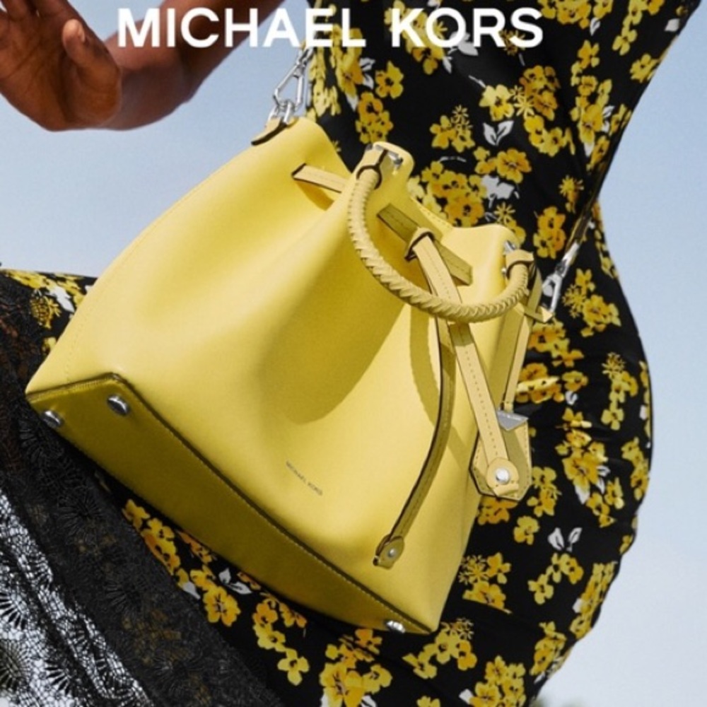 AUTHENTIC Michael Kors Blakely Leather Bucket Bag
